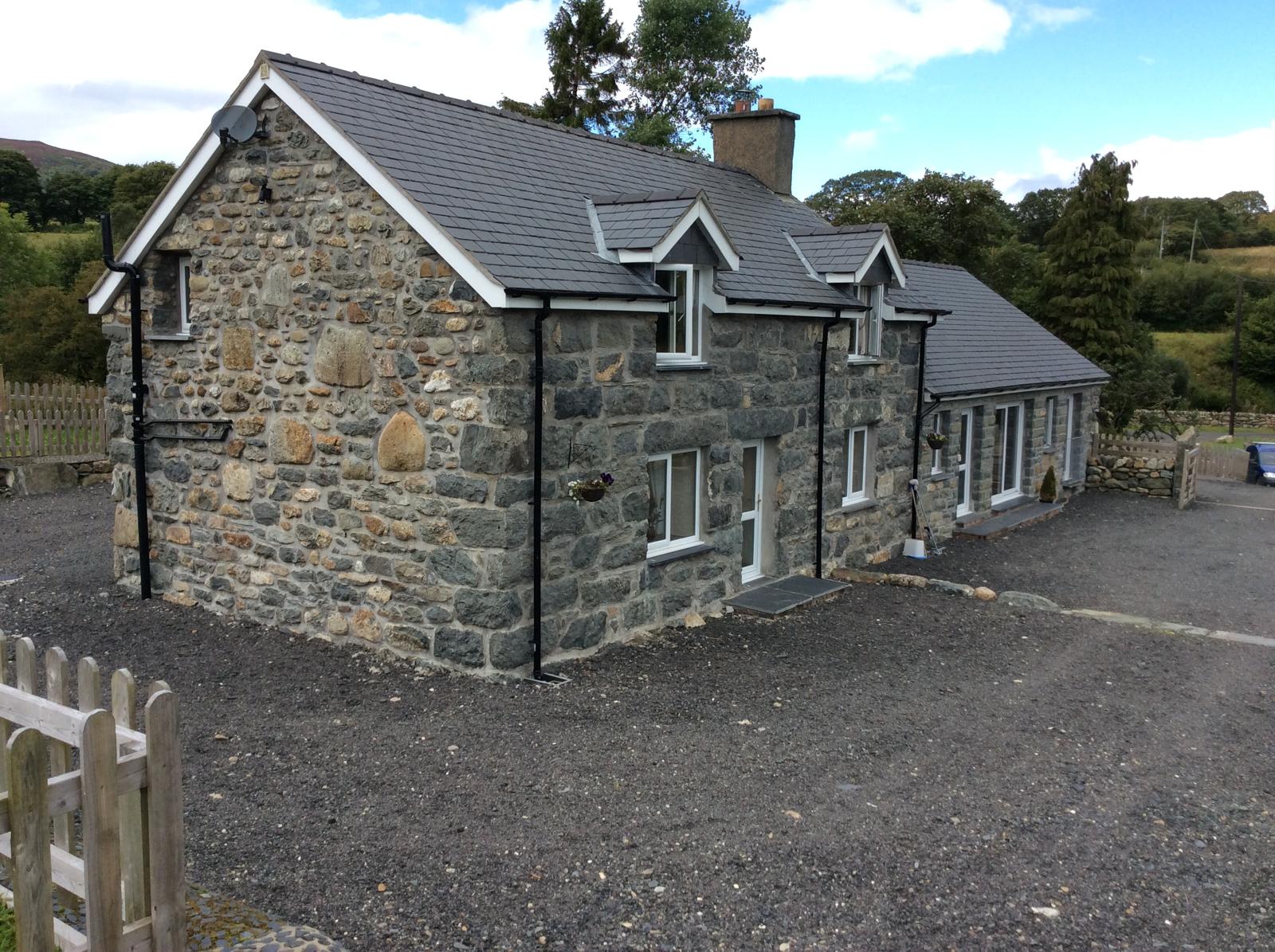 tal-y-bont cottage at highland cow camping